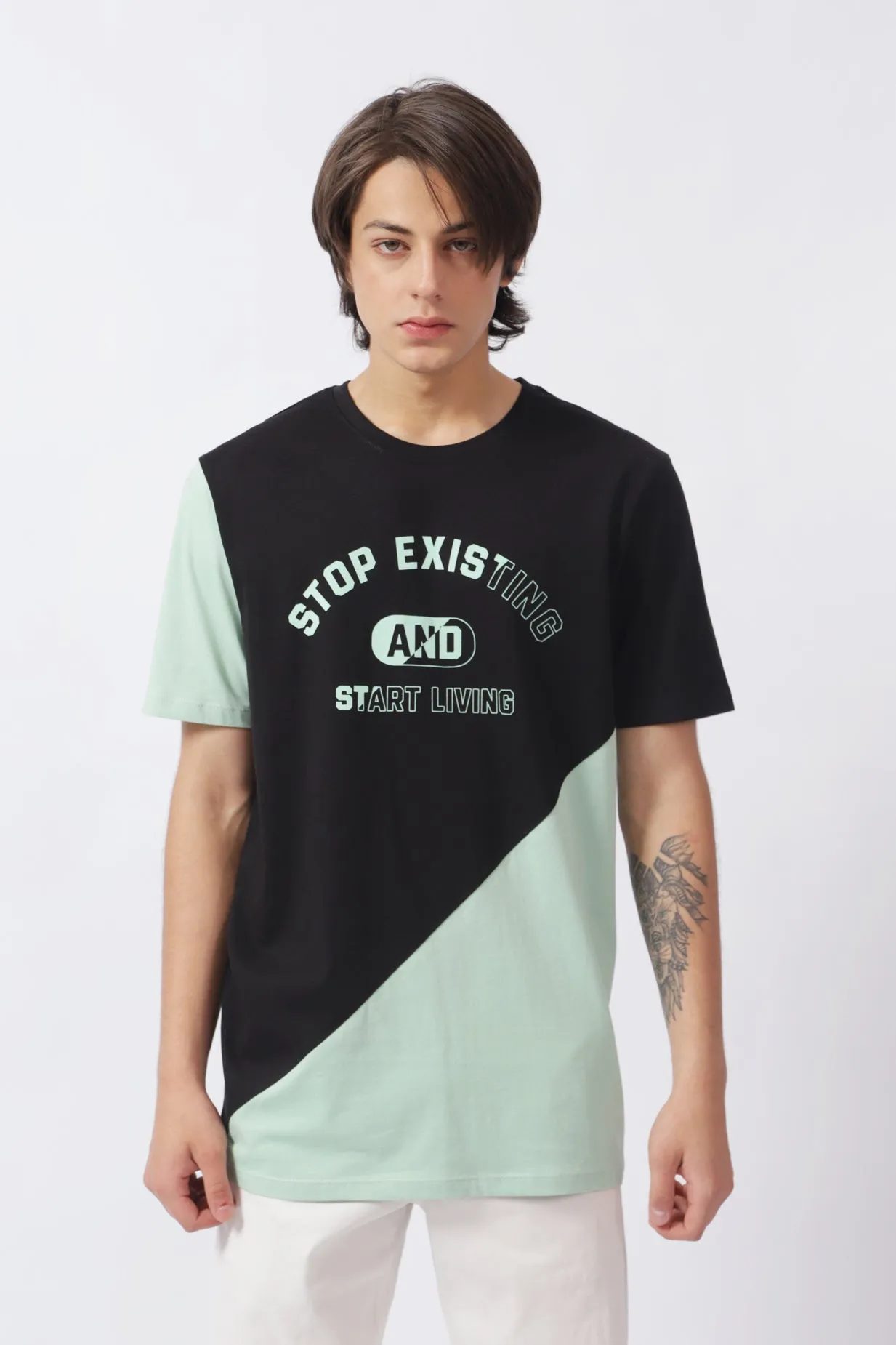 COLOR BLOCKING TEE