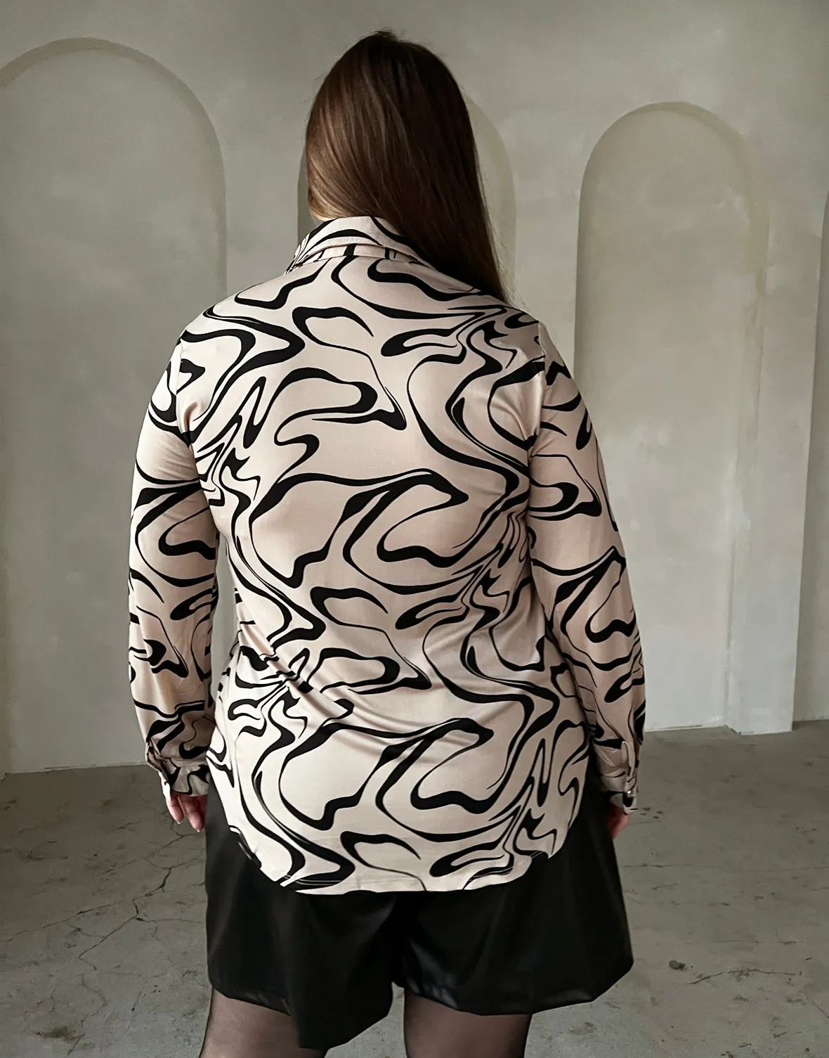 Plus Size Wavy Print Button Up Shirt