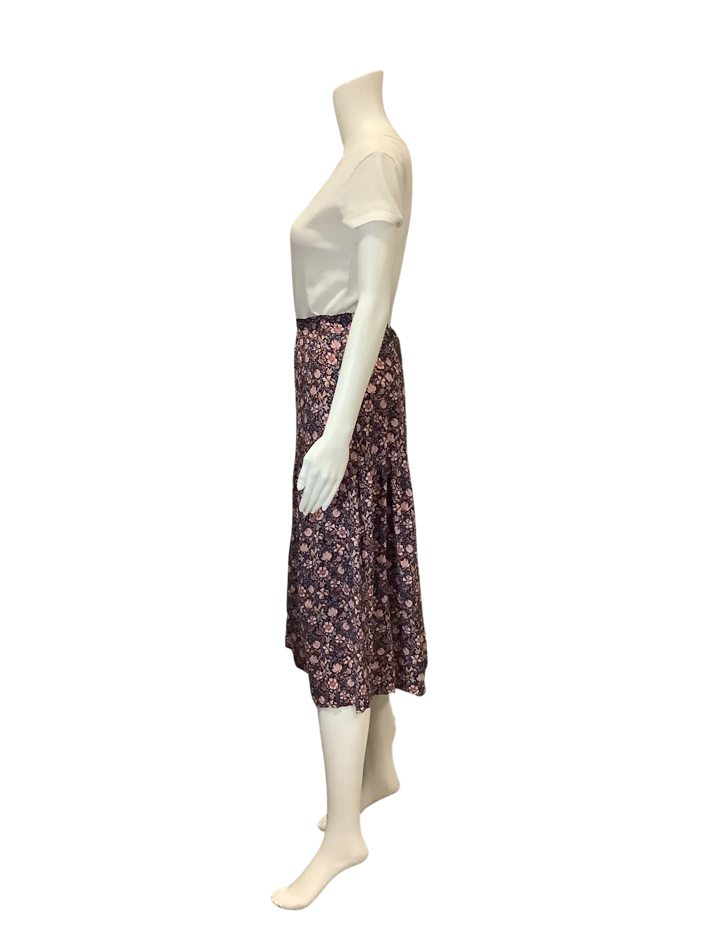 Self Contrast Women's Skirt Floral Print Size: L