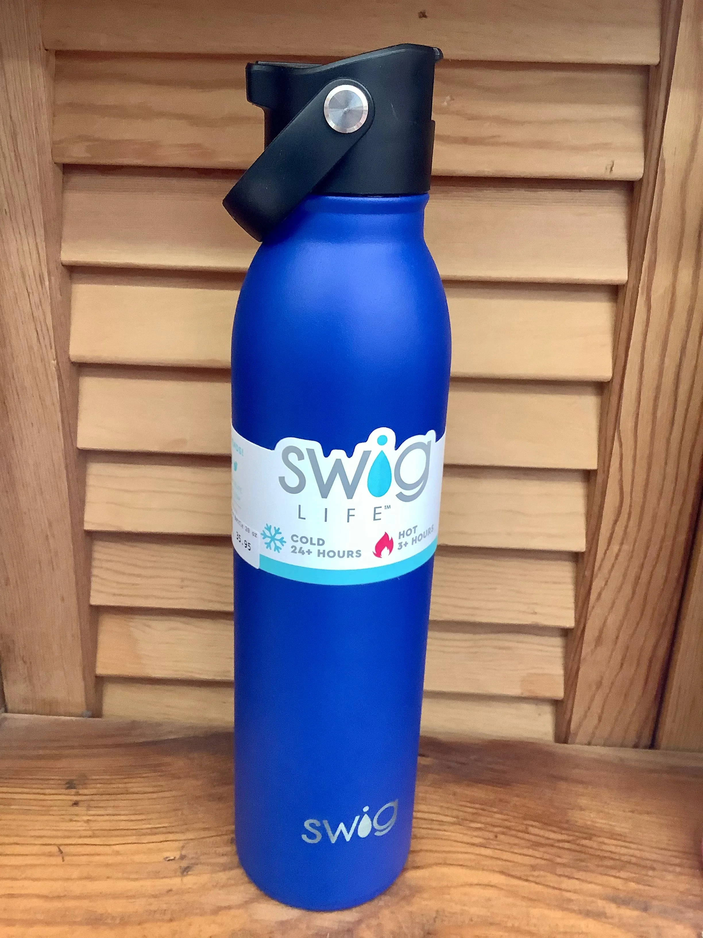 Swig flip sip 20oz water bottle