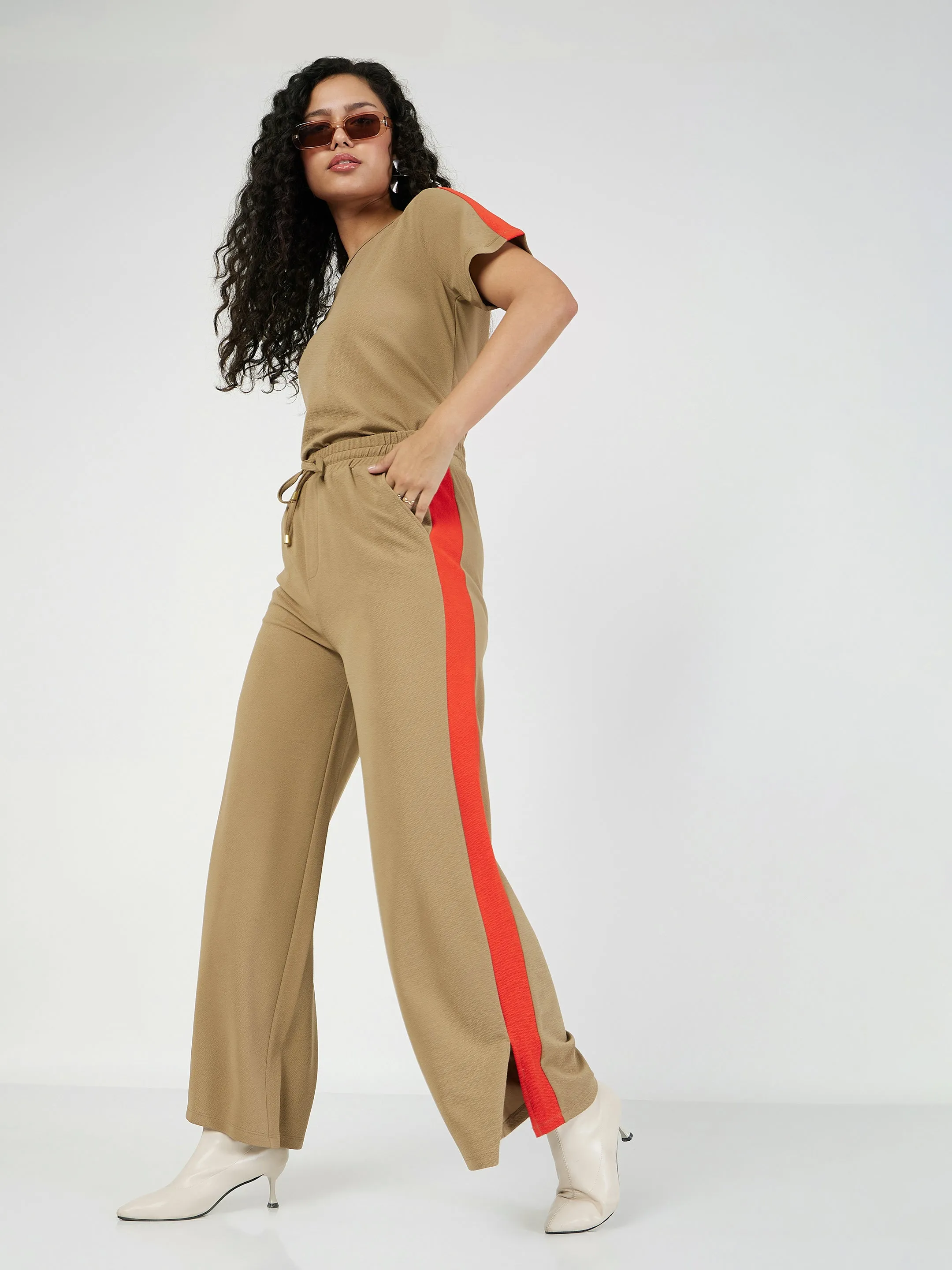 Women Beige Contrast Tape T-shirt With Track Pants