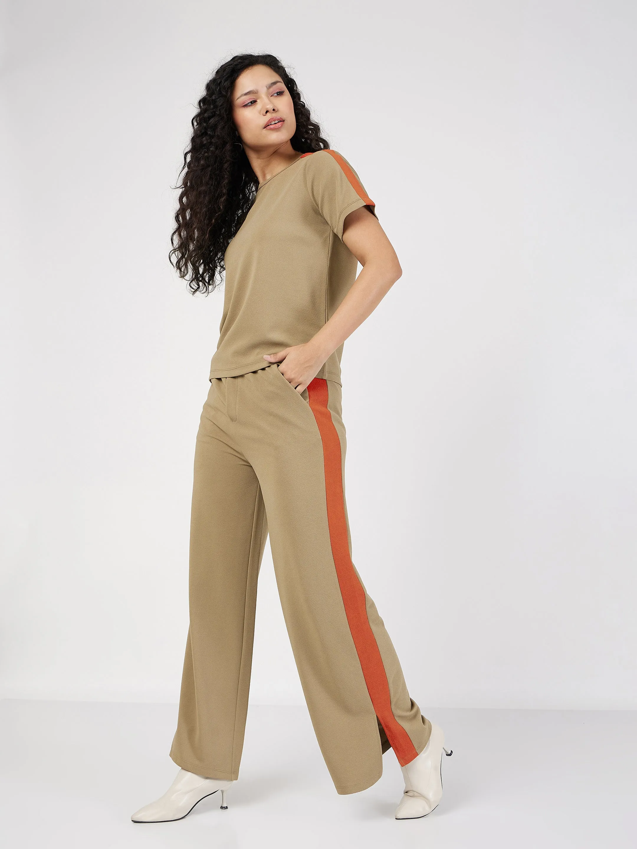 Women Beige Contrast Tape T-shirt With Track Pants