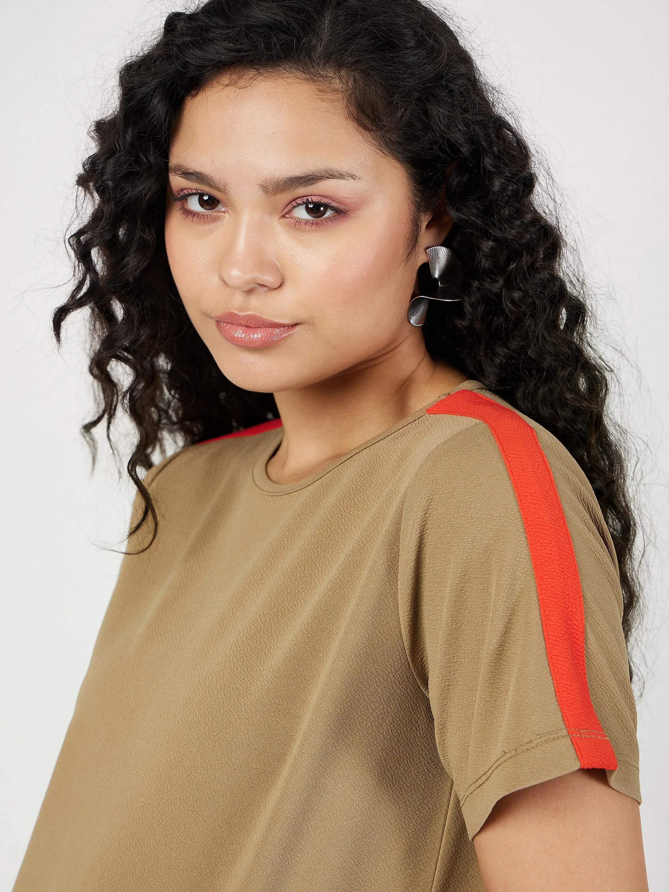Women Beige Contrast Tape T-shirt With Track Pants